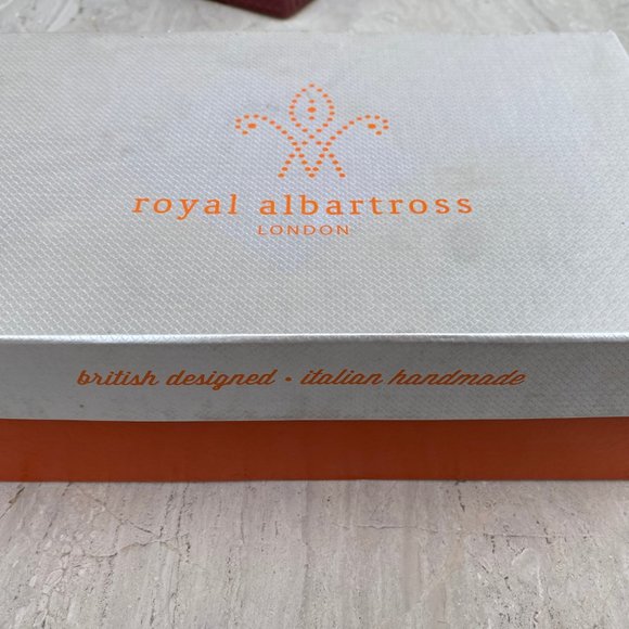 Royal Albartross - Picture 4 of 11